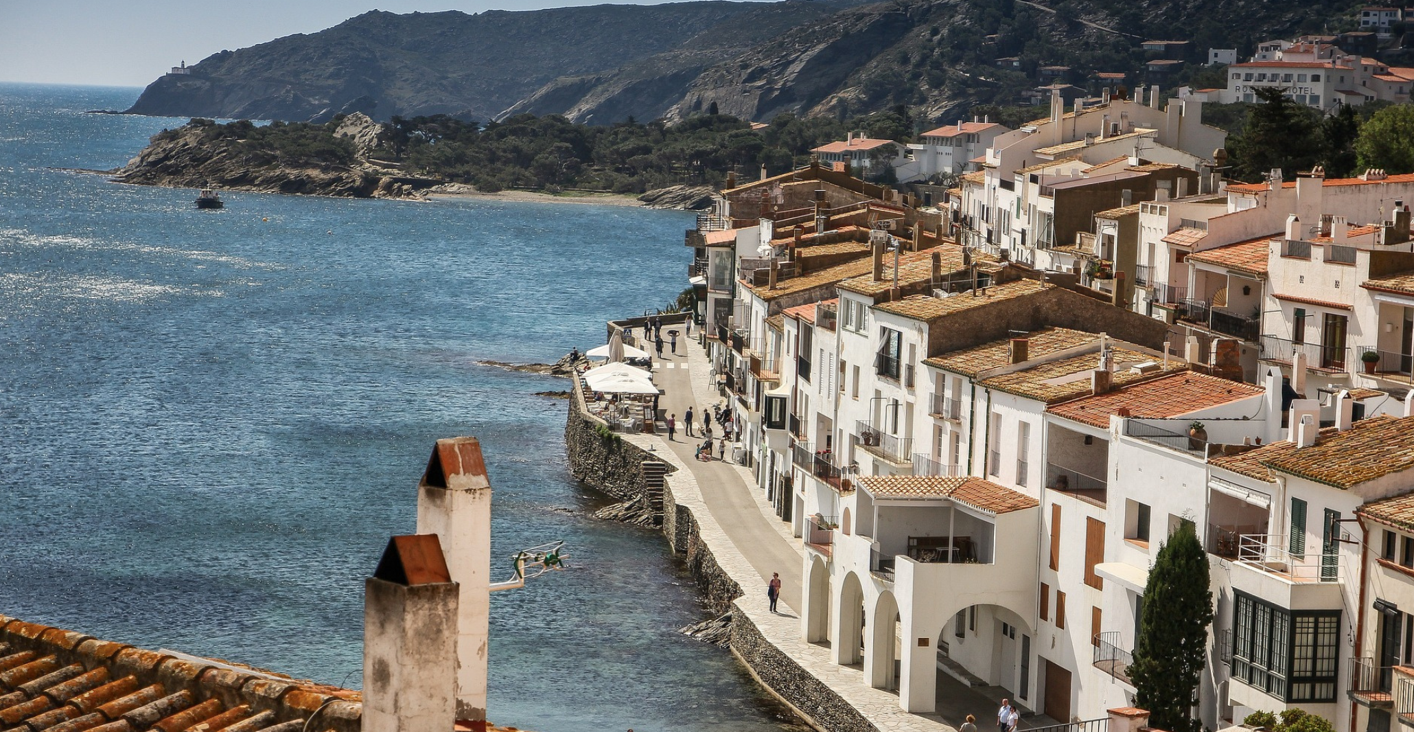 cadaques_catalonia_coast_spain_JoaquinAranoaPixabay